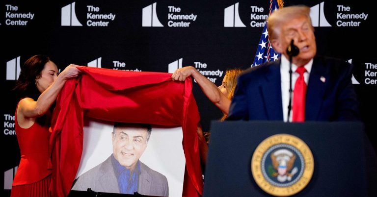Trump tilldelar Sylvester Stallone Hederspriset: ”En unik man”