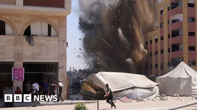 Palestinier som säger att Israel har det första steget i attacken Escape Gaza City