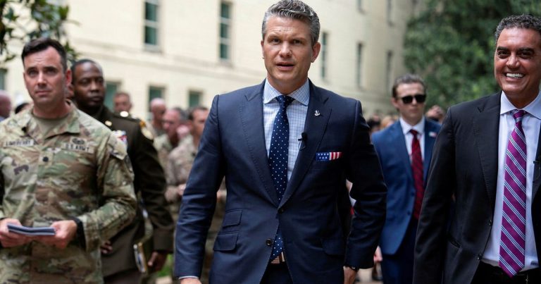 Enorm skyddsutrustning runt Pete Hegses