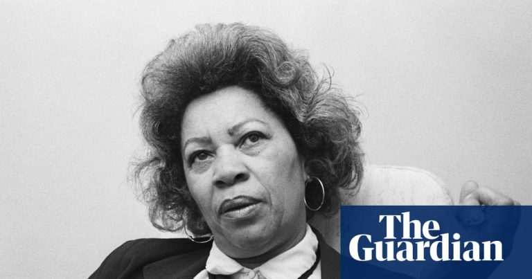 ”Hon vågade göra svåra saker”: Hur Toni Morrison formade vårt sätt att tänka | Toni Morrison