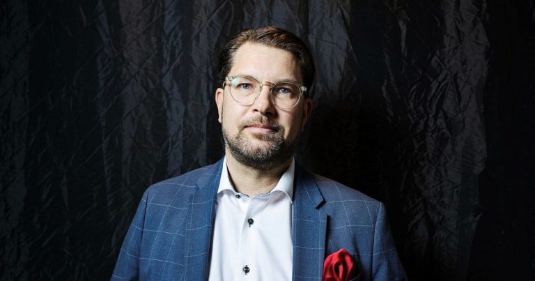 Jimmy Okeson drar sig tillbaka – immigrationslagstiftningen kan bli försenad