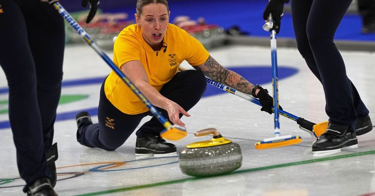 Curling: Team Hasselborg vinner grupp med seger över Kina