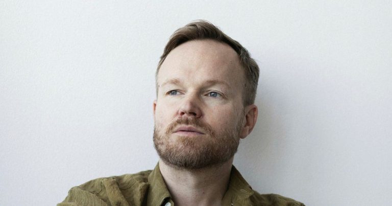 Björn Sefsten gör en dansföreställning inne på sjukhuset