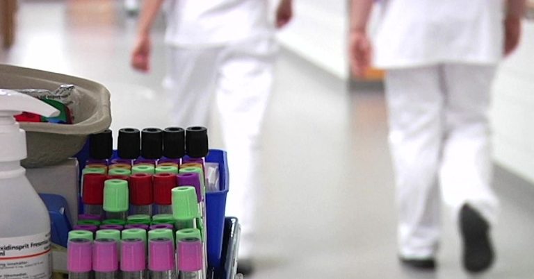 Läkare får sparken för att ha druckit alkohol på jobbet