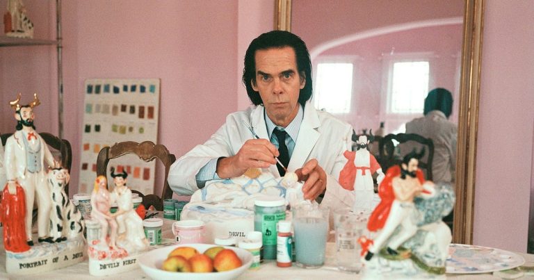 Bedårande djävulsfigur av Nick Cave