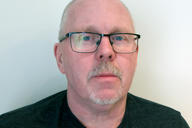 ”Easy Victim” – En skuldtyngd fångvaktare utnyttjas av kriminella.