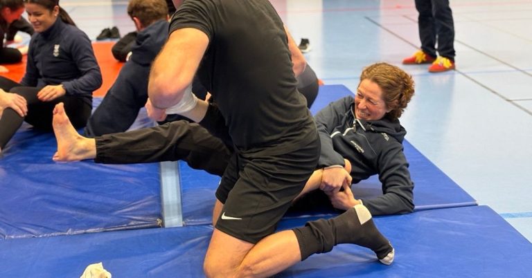 Här utbildas lärare i förbjudna spratt. ”Barn ska inte våga röra varandra”