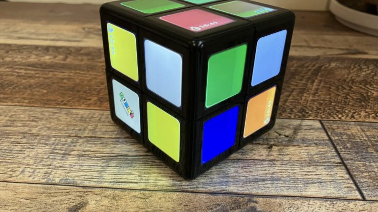 Rubiks kub WOWCube lägger till komplexitet och möjligheter genom att återuppfinna pusselkuben.