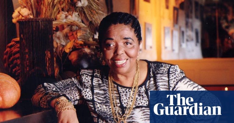 ”Vi måste hålla hennes namn vid liv”: Musik av Cesaria Evola, den fängslande Kap Verdean som gick från restaurangsångerska till global stjärna