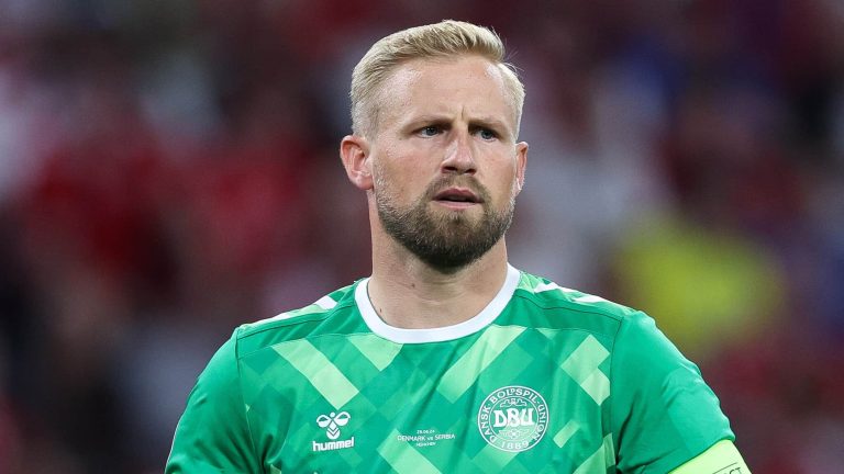 Danmarks stjärnmålvakt avslutar karriären | Fotboll
