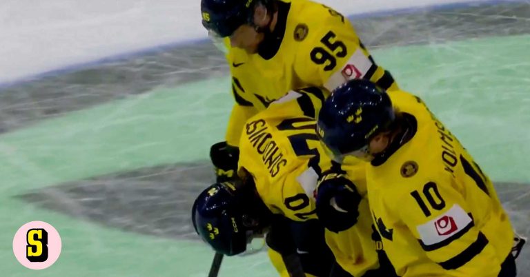 Oskar Sundqvist skadad i Tre Kronor VM-kvartsfinal