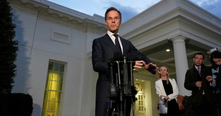 Mark Rutte leder Nato genom krisen med president Trump