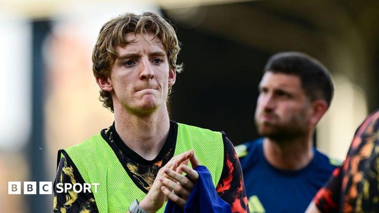 Anthony Gordon: Barcelona i kontraktssamtal med Newcastles forward