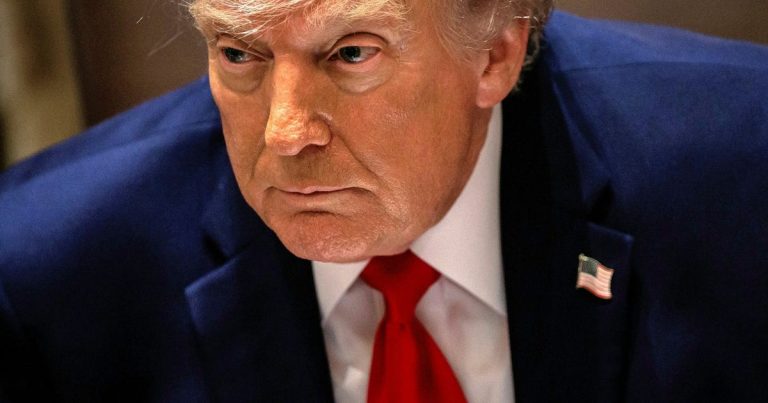President Trump lämnar in en ny stämningsansökan mot Wall Street Journal