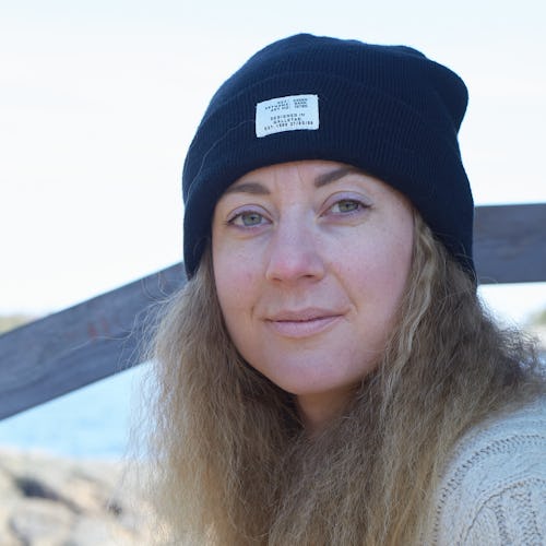 ”Havet skrämmer och fascinerar på samma gång” – livet på sjön inspirerade sjömannen Anna att skriva romaner